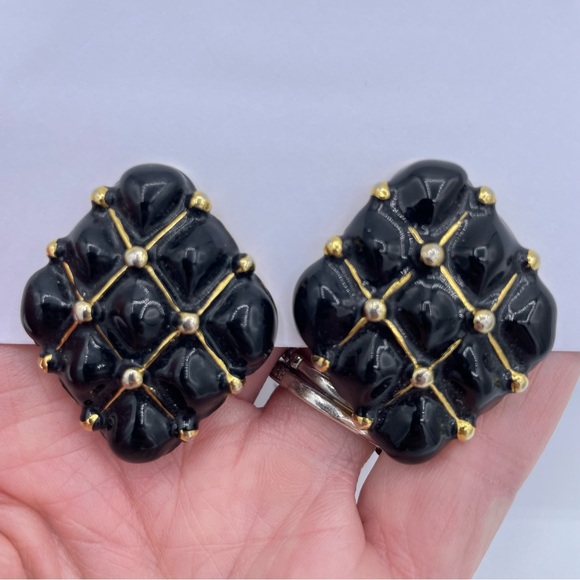 St. John Earrings Gold - Picture 7 of 13